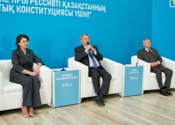 Преподаватели и студенты ЗКУ имени М. Утемисова поддержали проект Новой Конституции