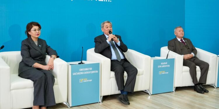 Преподаватели и студенты ЗКУ имени М. Утемисова поддержали проект Новой Конституции