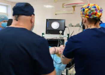 Ребёнок, долгое время употреблявший колу, попал в больницу с кровавой рвотой