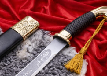 Жительница Актобе случайно убила мужчину казачьим шашкой