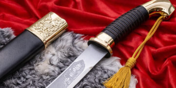 Жительница Актобе случайно убила мужчину казачьим шашкой