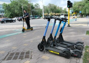 Лицам младше 18 лет запретят ездить на электросамокатах