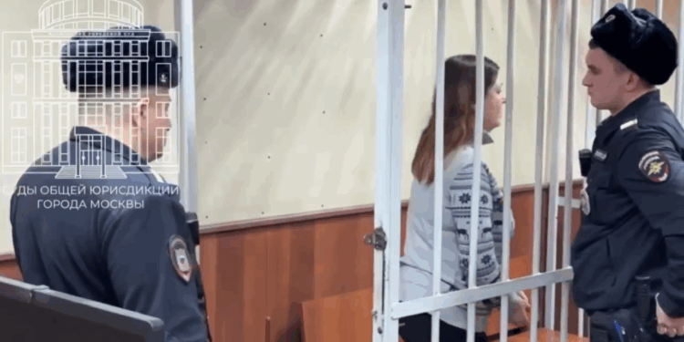 Женщину, угрожавшую сжечь мавзолей Ленина, приговорили к 4 годам тюрьмы