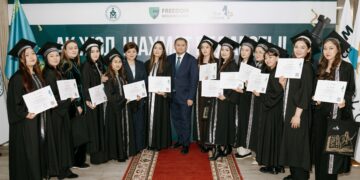 В Алматы открыли первую в стране лабораторию KazChessLab и вручили сертификаты первым сертифицированным педагогам по шахматам