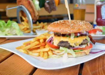 Скандал вокруг Burger King в Казахстане: министерство опубликовало результаты проверки