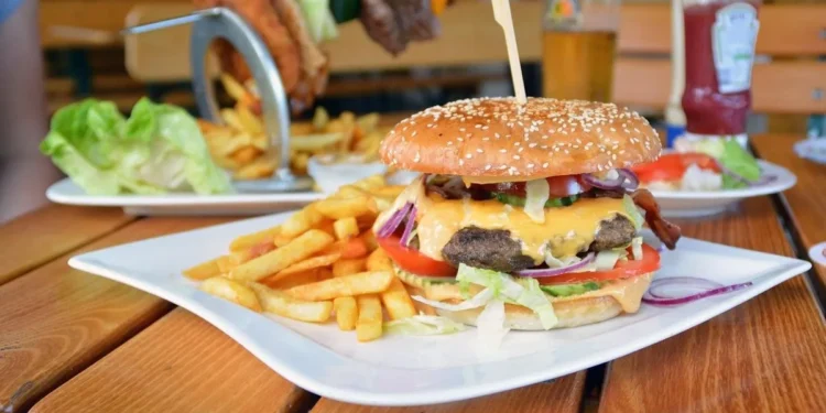 Скандал вокруг Burger King в Казахстане: министерство опубликовало результаты проверки