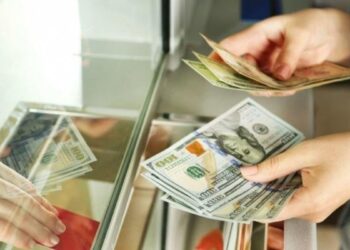 Курс доллара начал немного снижаться в Казахстане