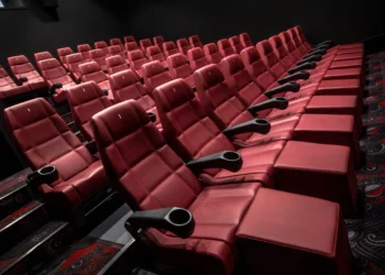 Скандал на кинорынке: Kinopark — Kinoplexx Theatres заподозрили в незаконных сборах