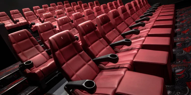 Скандал на кинорынке: Kinopark — Kinoplexx Theatres заподозрили в незаконных сборах