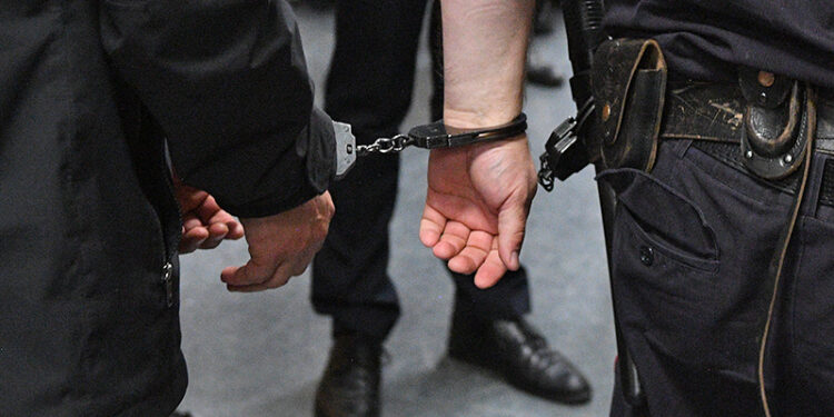 За нападение на полицейских 3 года срока: в Астане осудили мужчину в состоянии опьянения