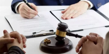 Отец отказался от дочери: ученица 11 класса через суд добилась алиментов