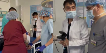 В Шымкенте мужчина едва не задохнулся из-за конфеты