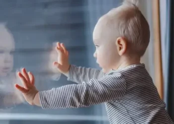 Трагедия в Степногорске: 5-летний ребёнок погиб, выпав с шестого этажа