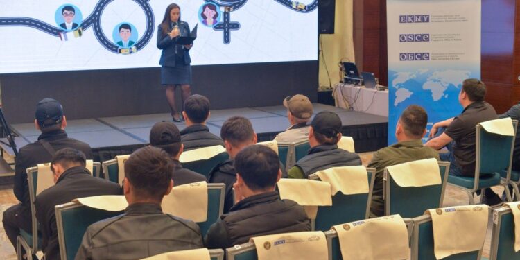 В Актау прошёл тренинг для водителей и курьеров по гендерно-чувствительной коммуникации