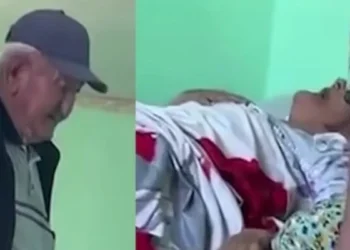 Видео о 75-летнем пенсионере, ухаживающем за 95-летней матерью, растрогало Казнет