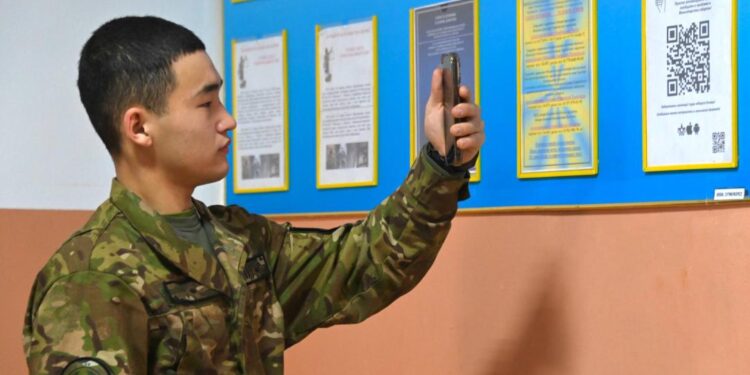 В армии Казахстана запустили цифровой сервис для жалоб на правонарушения