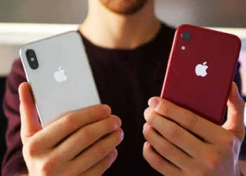 Миллион и iPhone 17 за поимку наркодилеров: в Алматы щедро наградили курьера за помощь