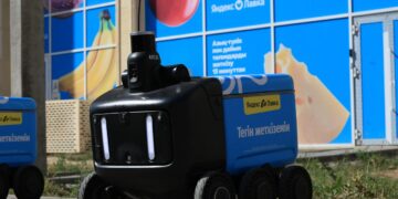 В Казахстане стартует пилотный запуск рободоставки от Яндекс Лавки