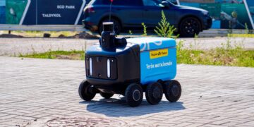 Роботы-доставщики вышли на улицы Астаны