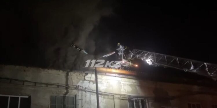 Пожар на складе конденсаторного завода в Усть-Каменогорске